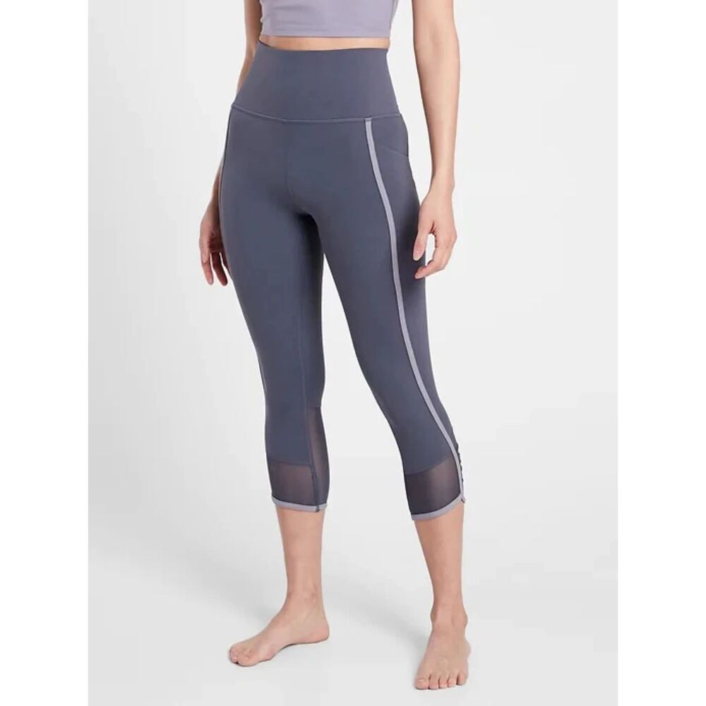 Athleta Salutation Stash Pocket II Capri Medieval Violet Mesh Size Small